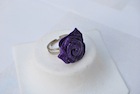 Bague rose violette