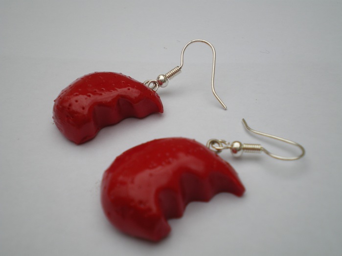 Boucles d'oreilles fraise croquée