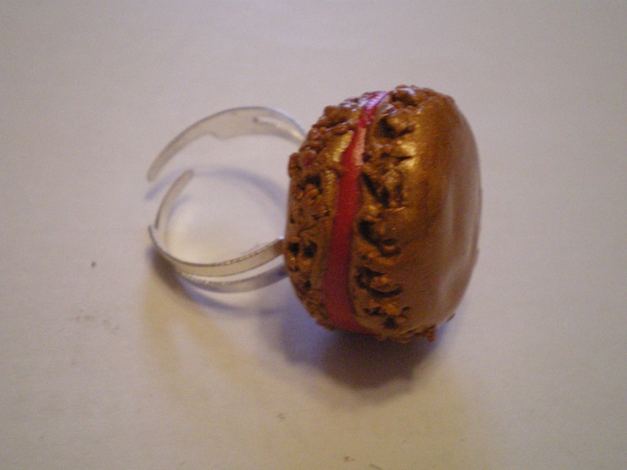 Bague macaron fourré fraise