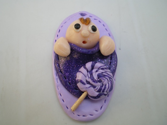 Pendentif bébé pocket violet ovale